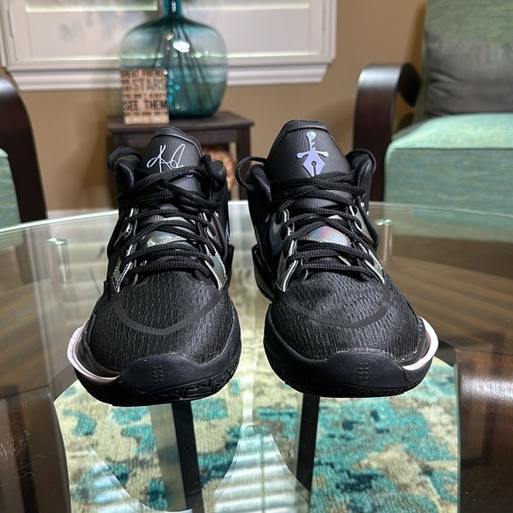 New Nike Kyrie Infinity Black metallic Silver Mens‎ size 11 - Picture 3 of 12